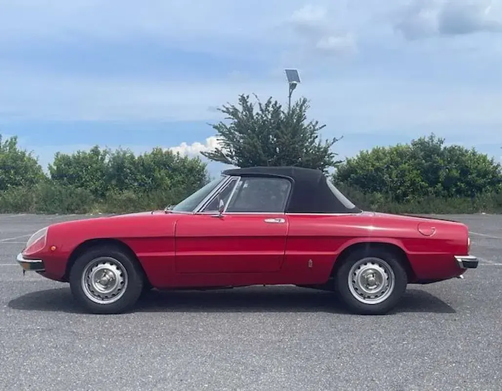 Begagnad Alfa Romeo Spider Veloce 131 HK (96 kW) 1976 Cab