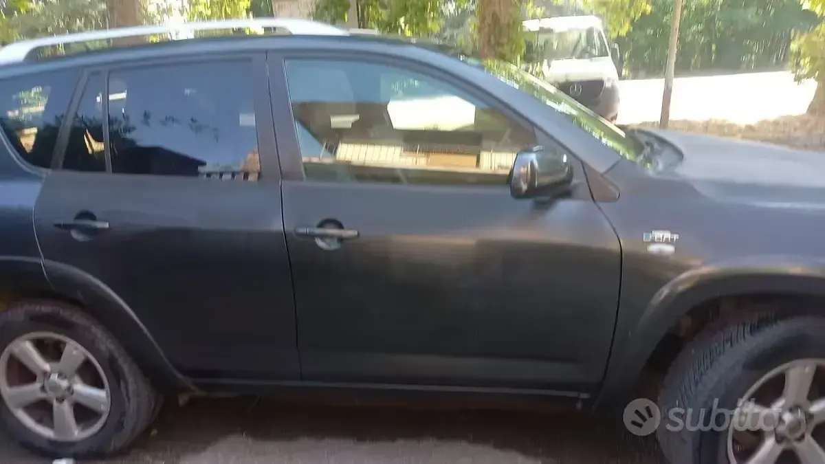 Usata Toyota RAV4 177 CV (130 kW) 2006 Grigio SUV