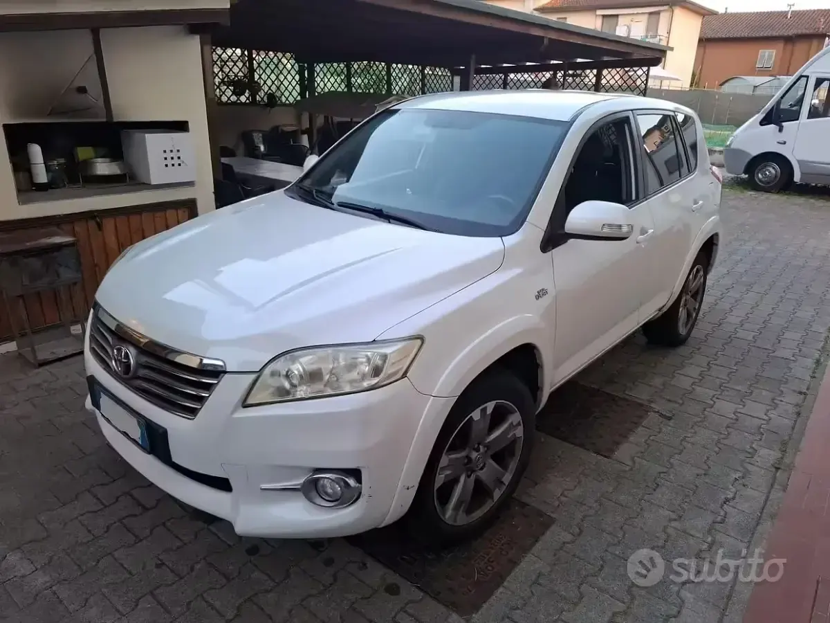 Usata Toyota RAV4 152 CV (111 kW) 2011 Bianco SUV