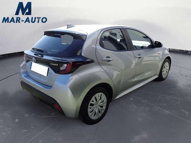 Usata Toyota Yaris Hybrid Active 116 CV (85 kW) 2022 Argento Utilitaria
