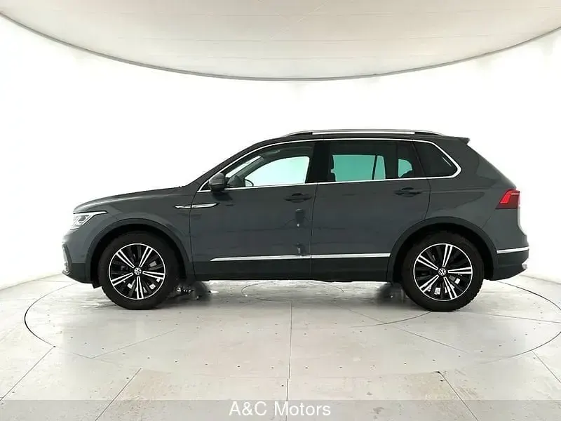 Usata VW Tiguan Elegance 150 CV (110 kW) 2023 Grigio SUV