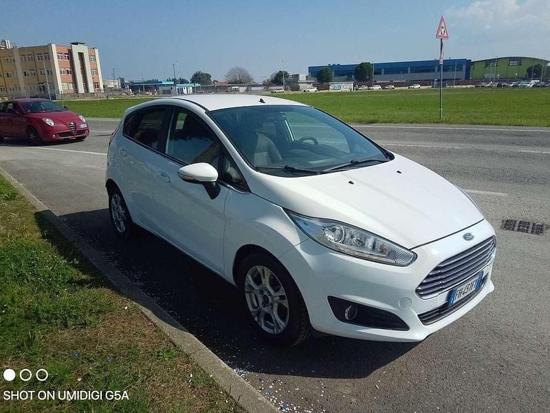 Usata Ford Fiesta Titanium 95 CV (69 kW) 2017 Bianco Berlina