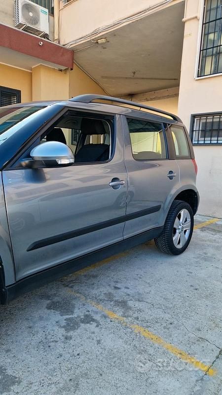 Usata Skoda Yeti 105 CV (77 kW) 2012 Blu SUV