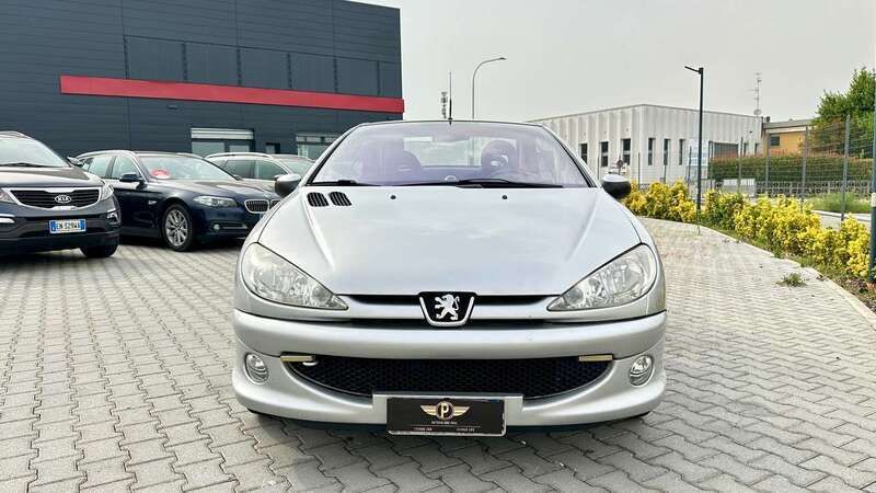 Usata Peugeot 206 CC Quiksilver 110 CV (80 kW) 2004 Argento Cabrio