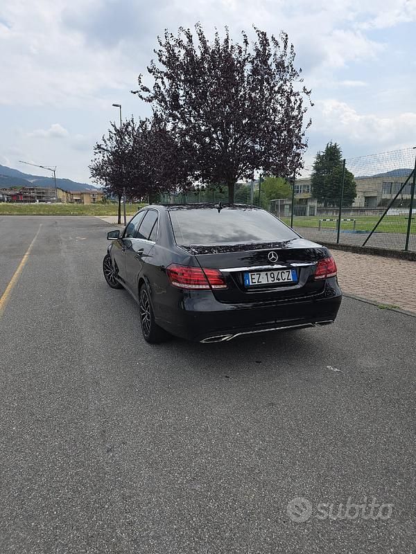 Nero Usata 2015 Mercedes E200 Executive Tre volumi | 14.500 € (Buon prezzo) - Immagine 1/4