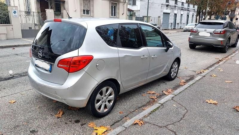 Usata Opel Meriva S 101 CV (74 kW) 2012 Argento Monovolume