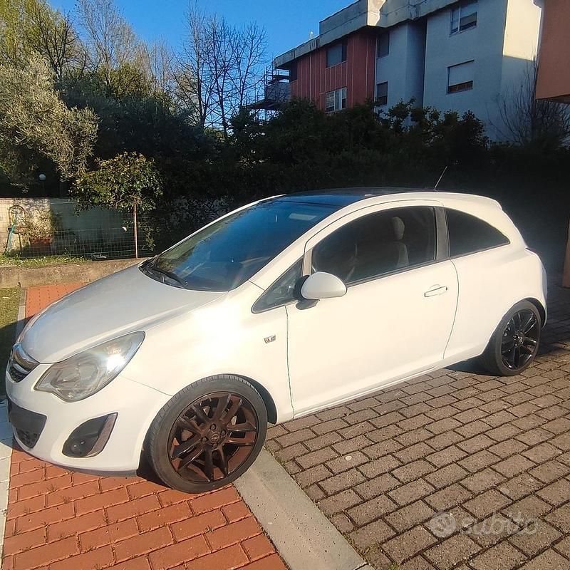 Usata Opel Corsa 86 CV (63 kW) 2011 Bianco Utilitaria
