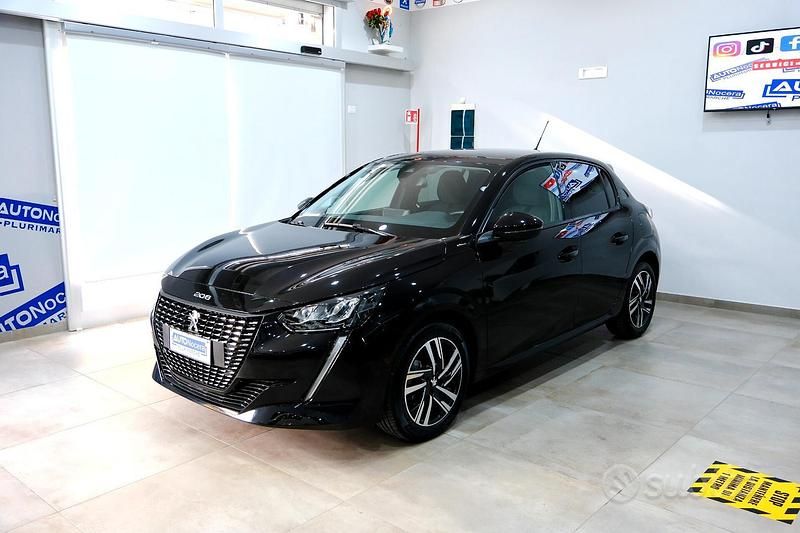 Usata Peugeot 208 Allure 100 CV (73 kW) 2023 Nero Utilitaria