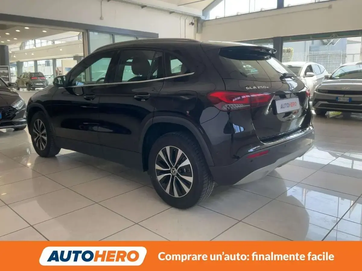 Begagnad Mercedes GLA250 Style 160 HK (117 kW) 2022 Svart SUV