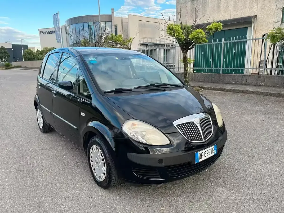 Usata Lancia Musa 77 CV (56 kW) 2007 Nero Monovolume