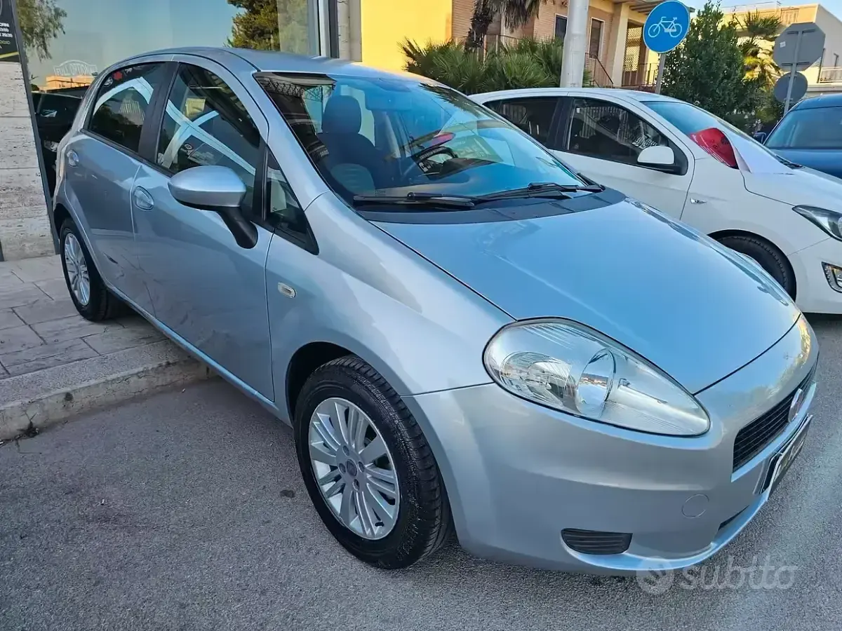 Usata Fiat Grande Punto Dynamic 65 CV (47 kW) 2009 Grigio Utilitaria