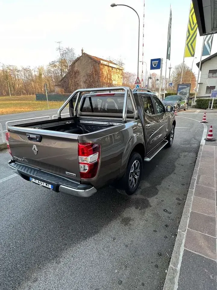 Usata Renault Alaskan Intens 190 CV (139 kW) 2018 Bronzo Pick-up