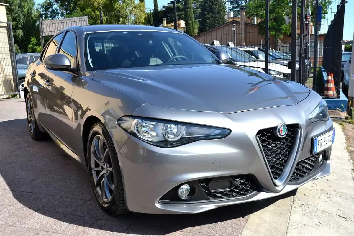 Usata Alfa Romeo Giulia Super 180 CV (132 kW) 2018 Grigio Berlina