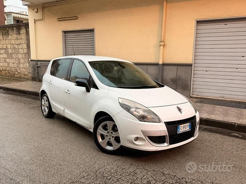 Usata Renault Scénic III 110 CV (80 kW) 2010 Bianco Monovolume
