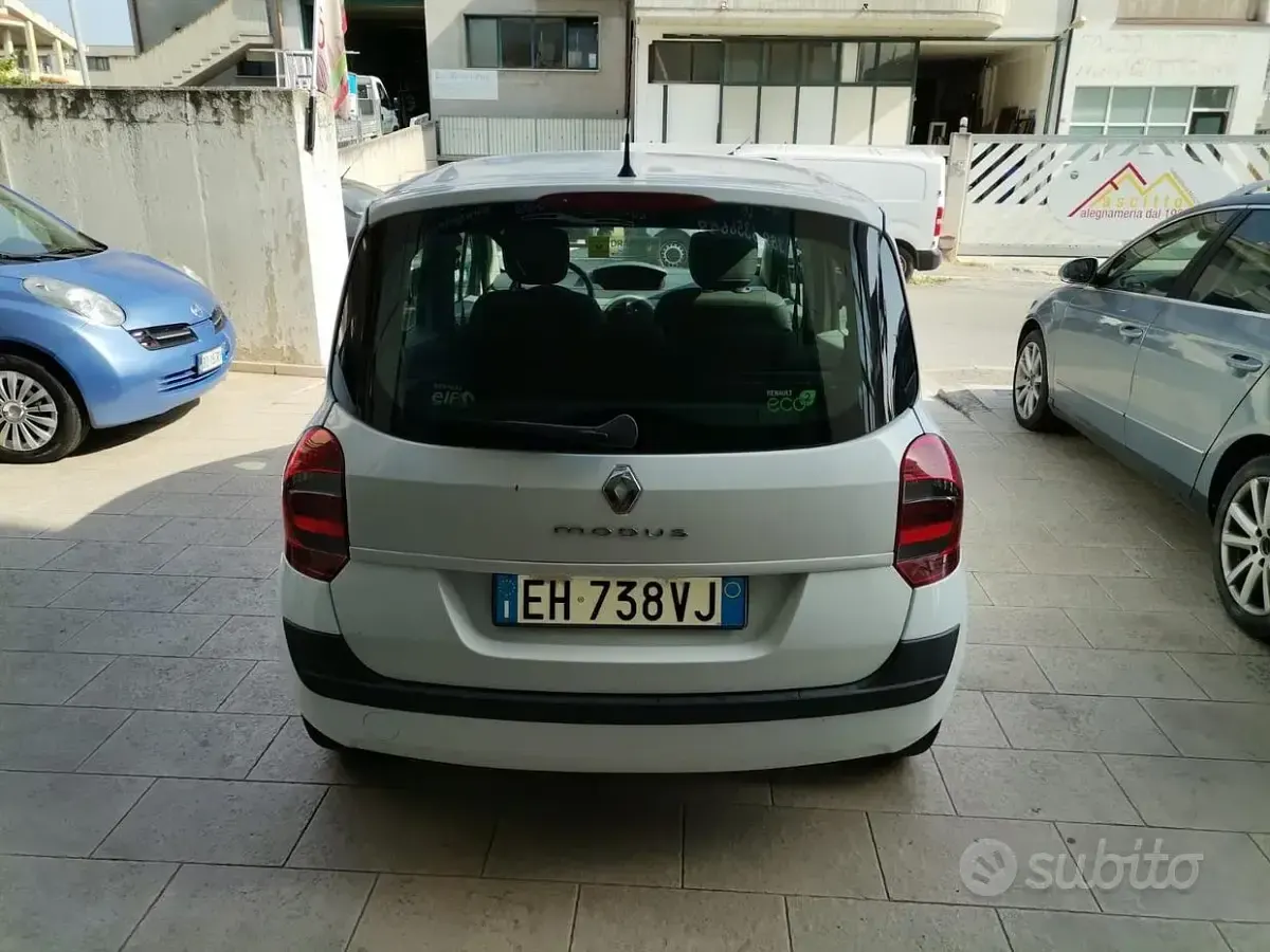 Usata Renault Modus 75 CV (55 kW) 2011 Bianco Monovolume