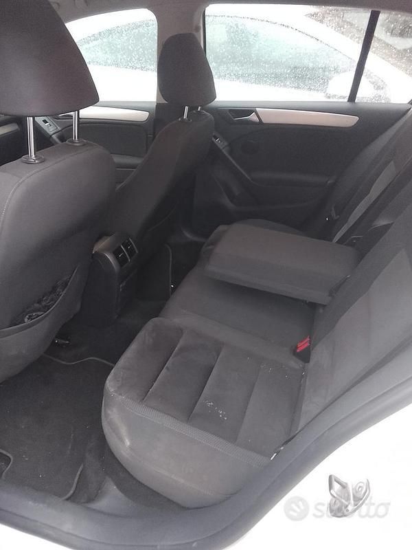 Usata VW Golf VI 122 CV (89 kW) 2011 Bianco Utilitaria