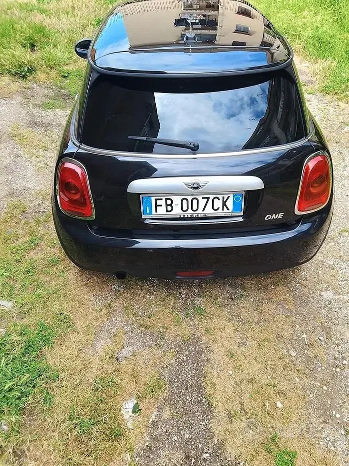 Usata Mini ONE 75 CV (55 kW) 2015 Nero Utilitaria