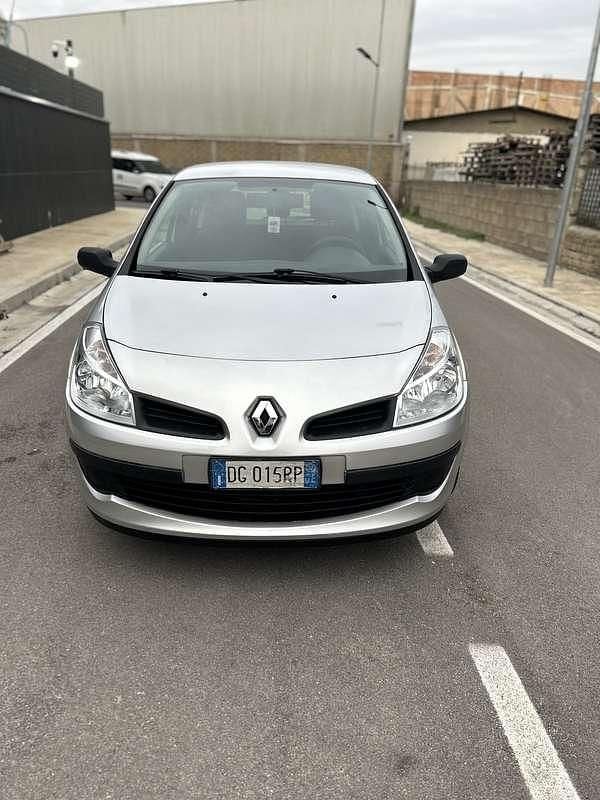 Usata Renault Clio II 75 CV (55 kW) 2007 Berlina
