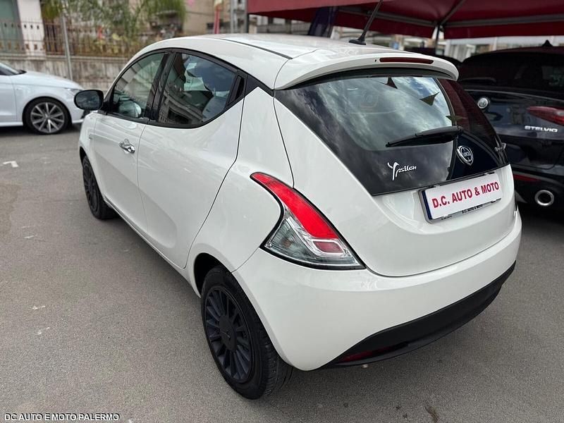 Usata Lancia Ypsilon Silver 69 CV (50 kW) 2022 Bianco Utilitaria