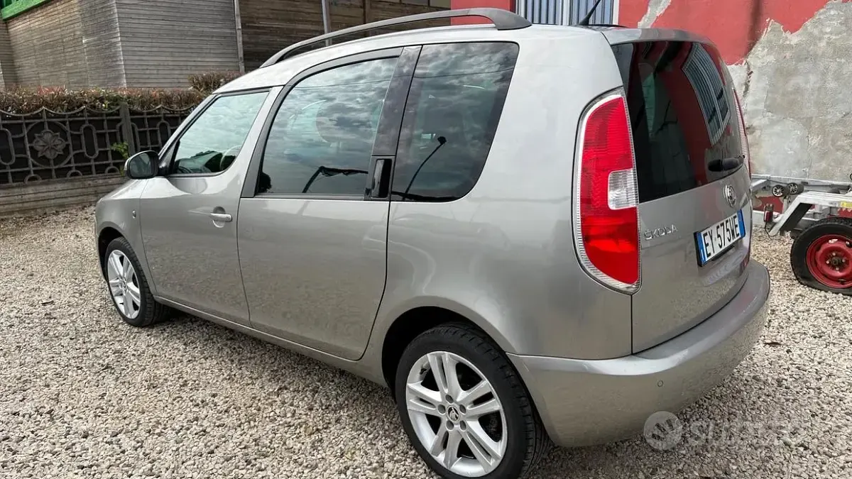 Usata Skoda Roomster Ambition 90 CV (66 kW) 2015 Grigio Monovolume