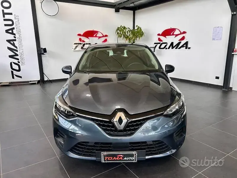 Używany Renault Clio V Business 91 KM (66 kW) 2021 Niebieski Sedan/Limuzyna