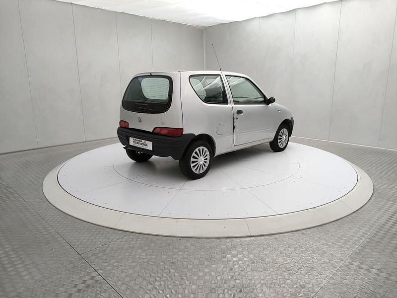 Usata Fiat 600 54 CV (39 kW) 2010 Argento Utilitaria