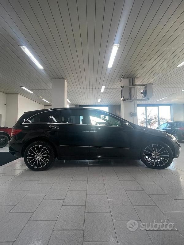 Usata Mercedes R320 224 CV (164 kW) 2008 Nero Monovolume