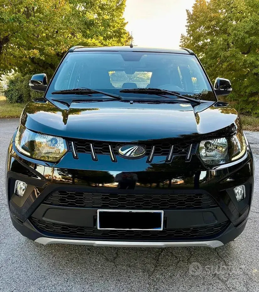 Usata Mahindra KUV100 87 CV (63 kW) 2023 Nero SUV