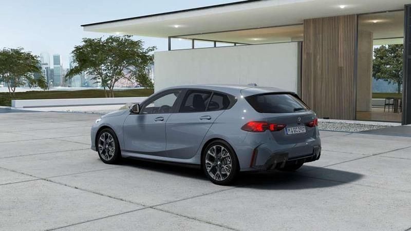 Nuova BMW 120 M Sport 170 CV (125 kW) 2026 Storm bay metallizzato Utilitaria