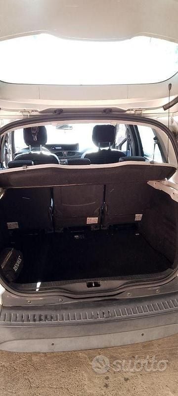 Usata Renault Scénic III 130 CV (95 kW) 2011 Grigio Monovolume