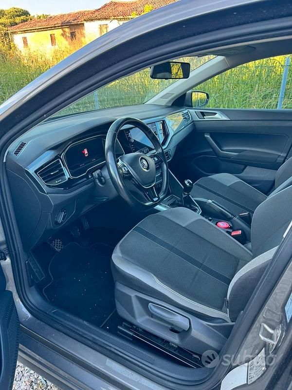 Usata VW Polo R-line 95 CV (69 kW) 2018 Grigio Utilitaria