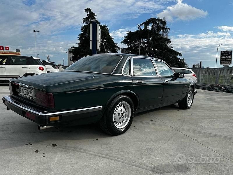 Usata Jaguar XJ Sovereign 213 CV (156 kW) 1988 Verde Berlina