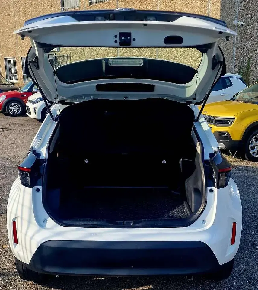 Usata Toyota Yaris Cross Active 92 CV (67 kW) 2025 Bianchissima SUV