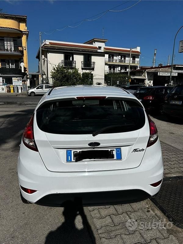 Usata Ford Fiesta 75 CV (55 kW) 2016 Bianco Berlina