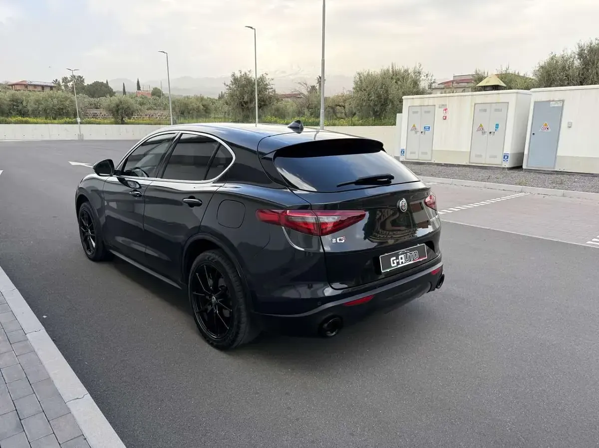 Usata Alfa Romeo Stelvio Executive 209 CV (153 kW) 2018 Nero SUV