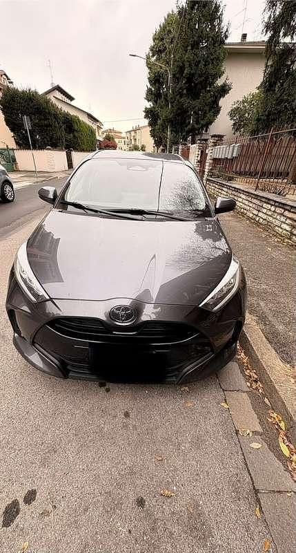 Nero Usata 2024 Toyota Yaris Hybrid Trend Tre volumi | 17.400 € (Super prezzo) - Immagine 1/4