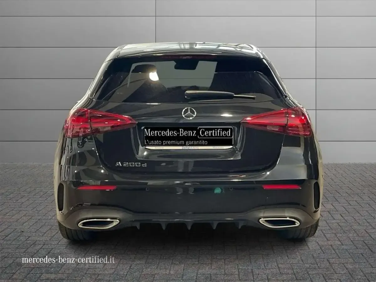 Usata Mercedes A200 Advanced Plus 150 CV (110 kW) 2023 Vernice nero cosmo Berlina