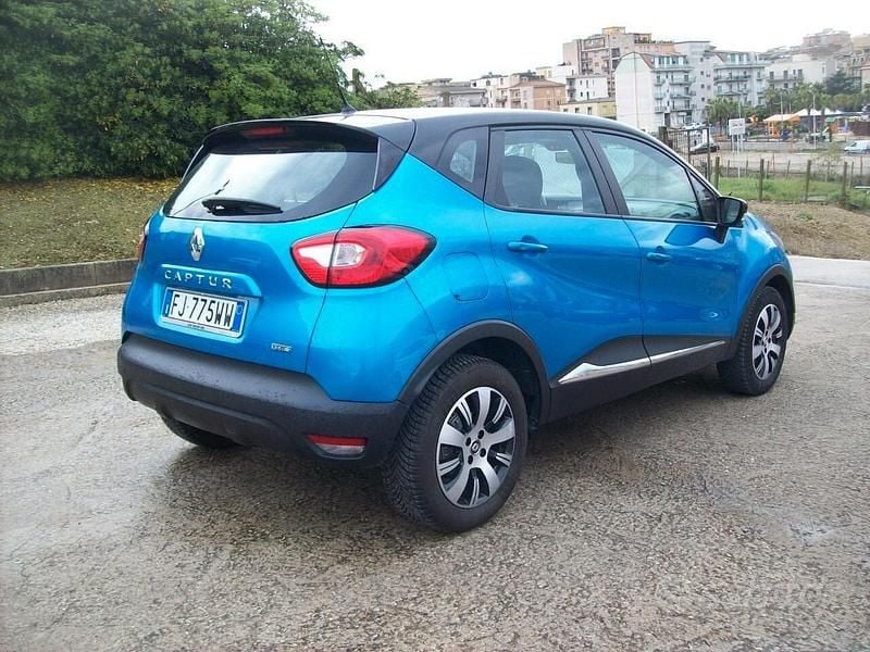 Usata Renault Captur Intens 89 CV (65 kW) 2017 Blu SUV