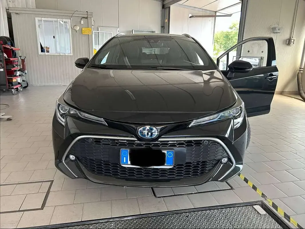 Usata Toyota Corolla Lounge 152 CV (111 kW) 2019 Nero Station wagon