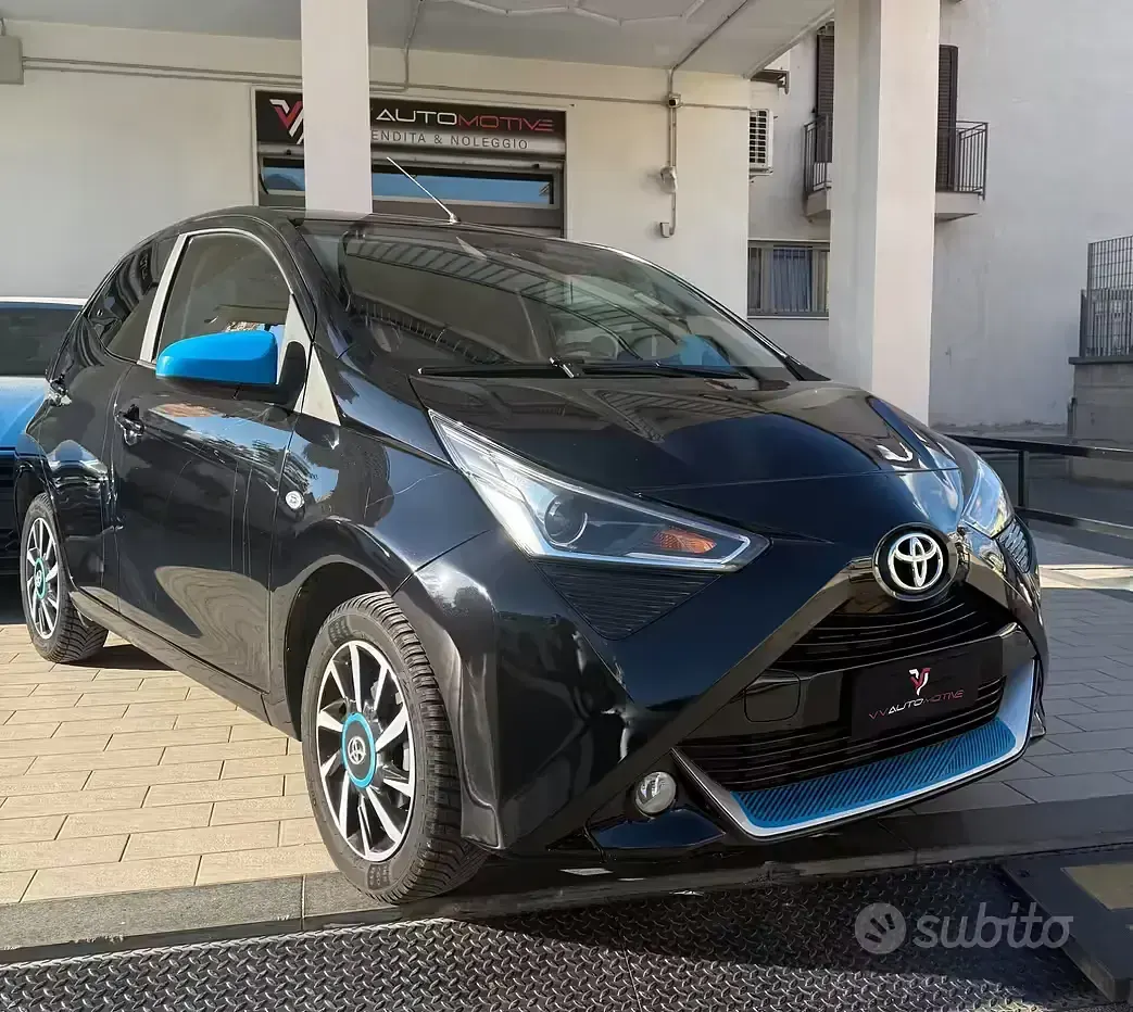 Usata Toyota Aygo X-clusiv 72 CV (52 kW) 2019 Nero Utilitaria
