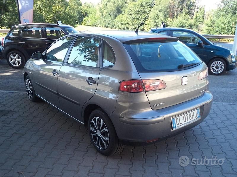 Usata Seat Ibiza Stella 64 CV (47 kW) 2004 Grigio Berlina