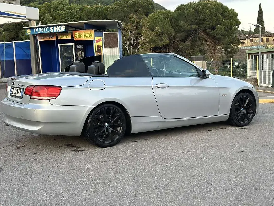 Usado BMW 320 Cabriolet 177 HP (130 kW) 2010 Cinzento Cabrios