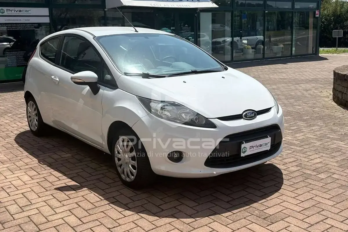 Usata Ford Fiesta Titanium 69 CV (50 kW) 2011 Grigio Utilitaria