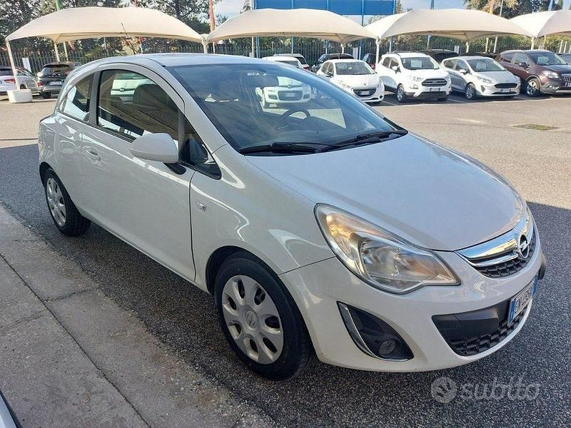 Bianco Usata 2012 Opel Corsa Tre volumi | 4200 € (Buon prezzo) - Immagine 1/4