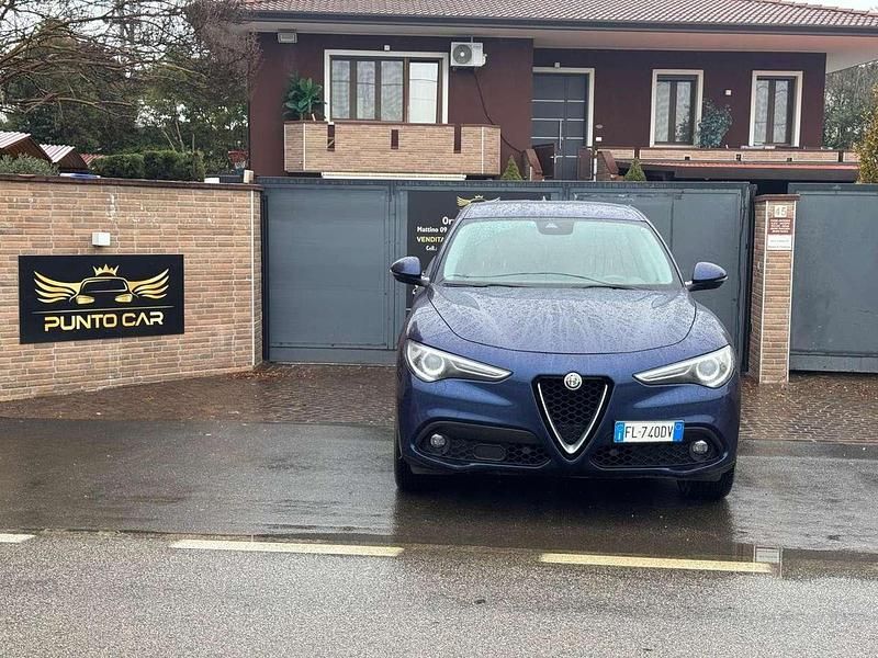 Usata Alfa Romeo Stelvio Super 209 CV (153 kW) 2017 Blu/azzurro SUV