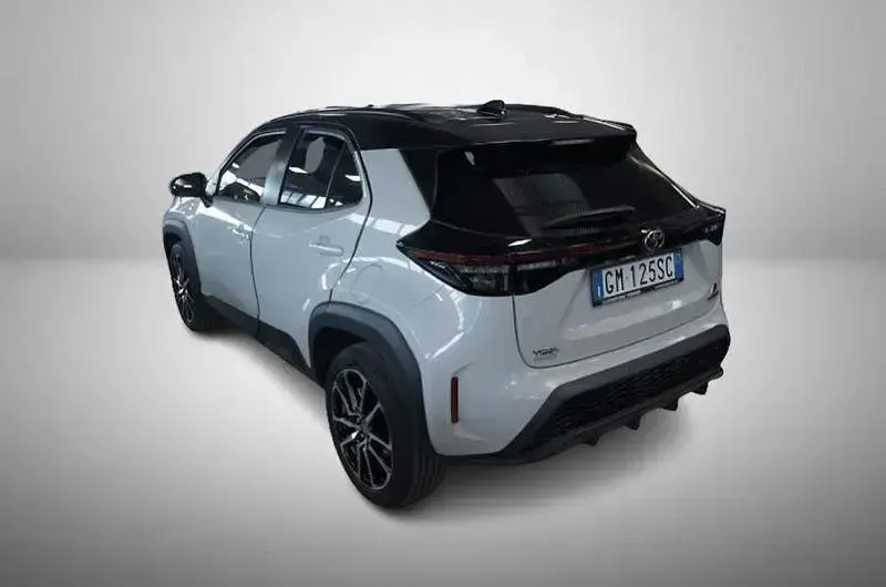 Begagnad Toyota Yaris Cross Sport 115 HK (84 kW) 2023 Grå SUV