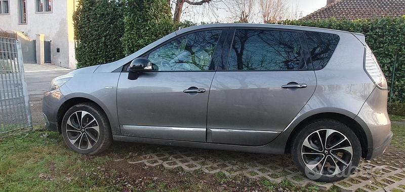 Usata Renault Scénic III Bose Edition 110 CV (80 kW) 2014 Grigio Monovolume