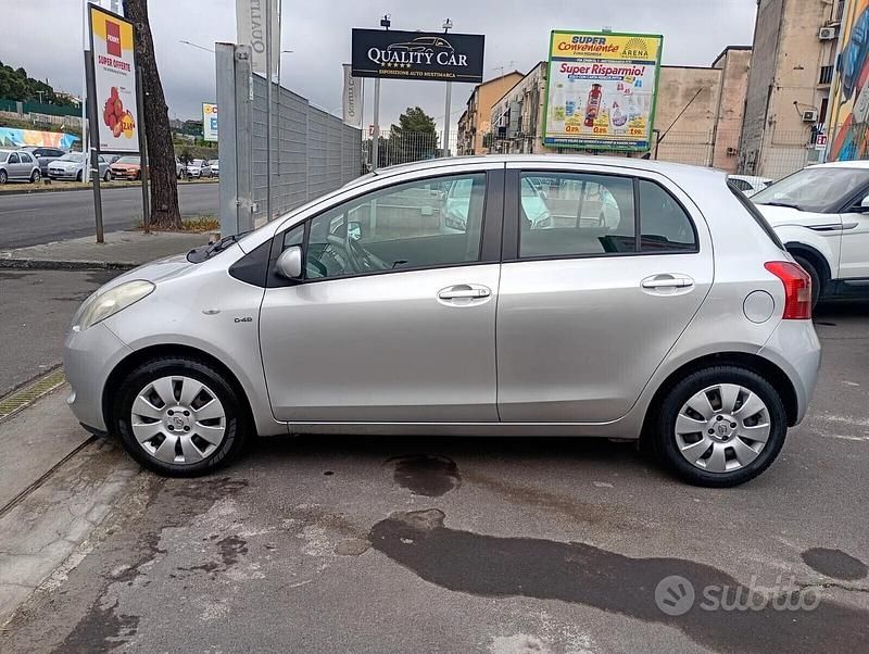 Usata Toyota Yaris 90 CV (66 kW) 2006 Grigio Utilitaria