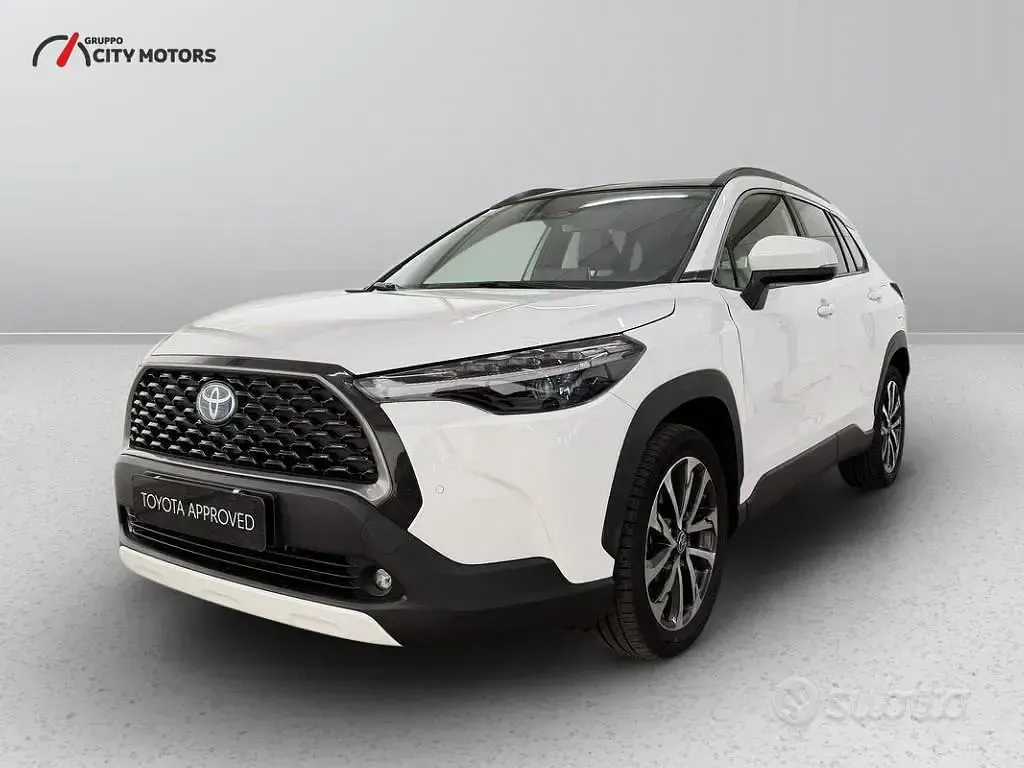 Usata Toyota Corolla Cross Lounge 199 CV (146 kW) 2023 Bianco SUV