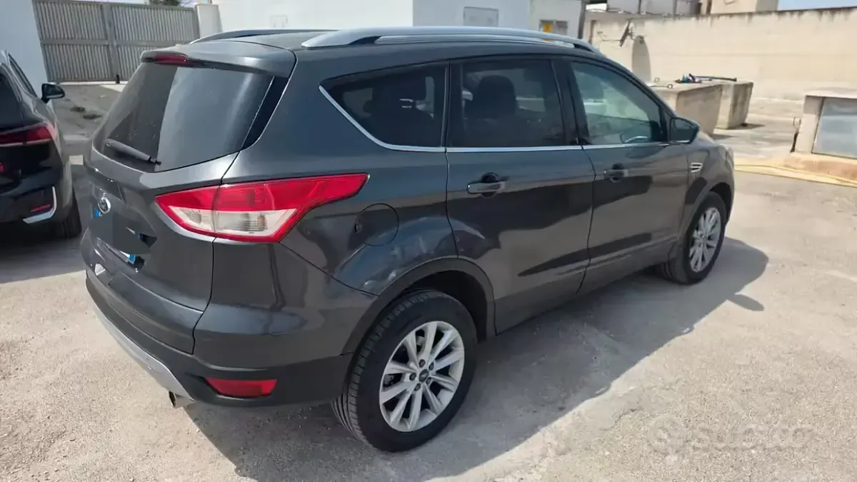Usata Ford Kuga Titanium 120 CV (88 kW) 2016 Grigio SUV